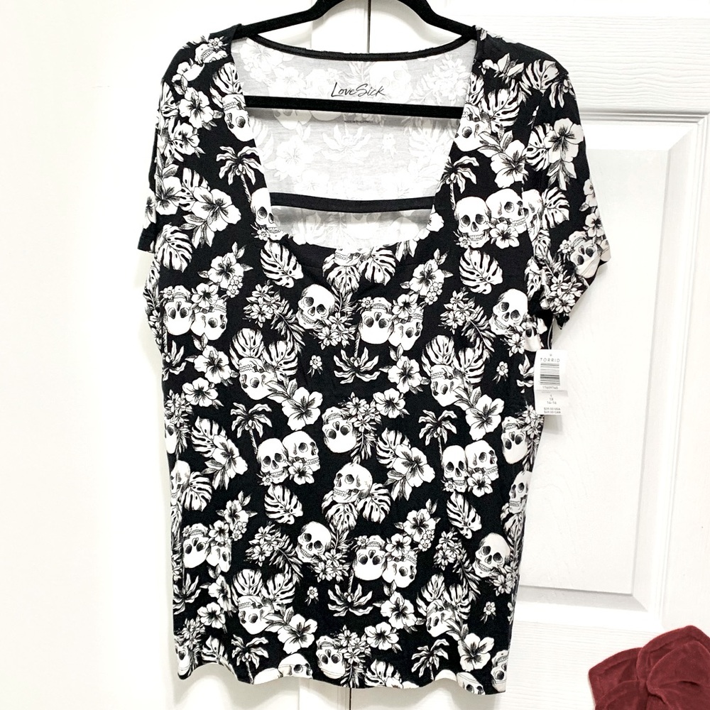 Torrid Lovesick Floral Skull Top 1X - 14/16 - NWT